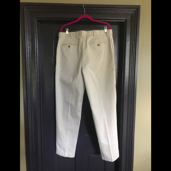 L.L. Bean Men Classic Fit khaki chino 35 x 32 - Picture 3 of 4